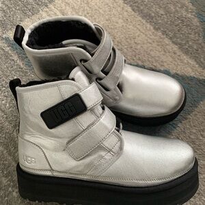 New UGG plush Youth Metallic Silver Velcro Black color Platform Boots size 6